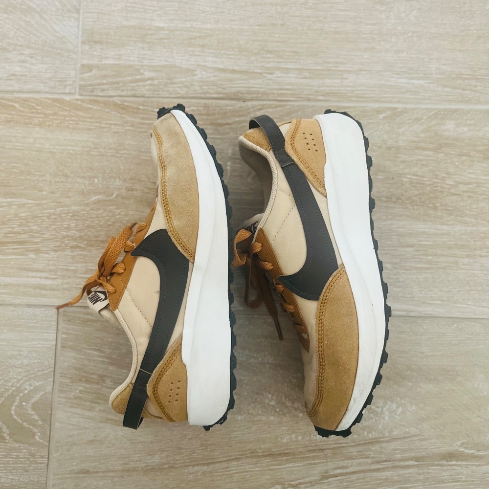 Women's Nike Waffle Debut Sesame